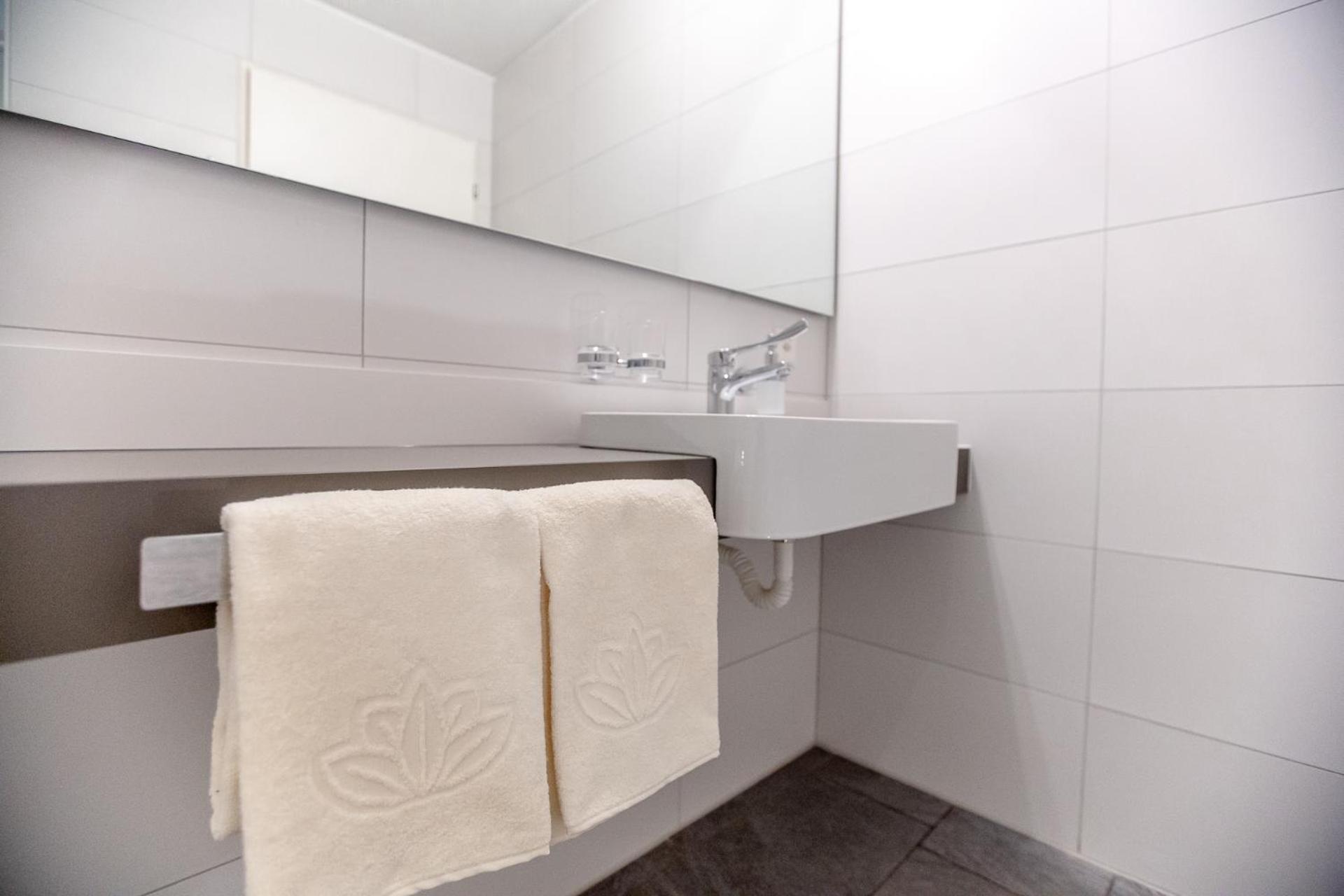 Miralago Locarno Easy Rooms Muralto 部屋 写真